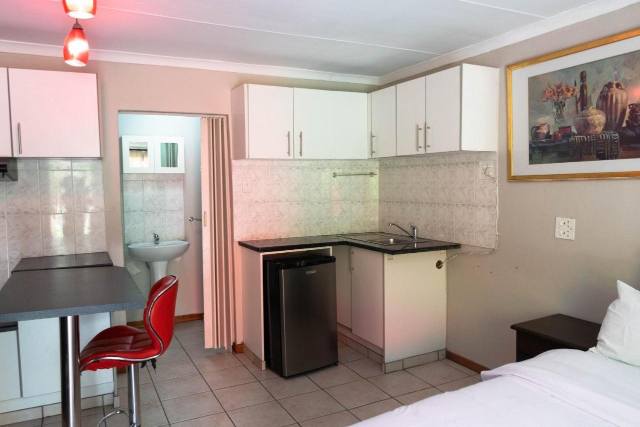 Ramata Guest House Pretoria-Noord エクステリア 写真